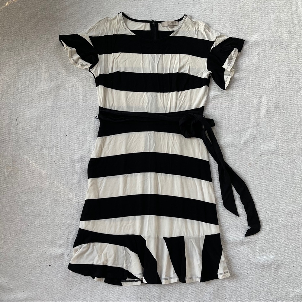 🥳3/$30🌸 Black and white Jersey dress LOFT
